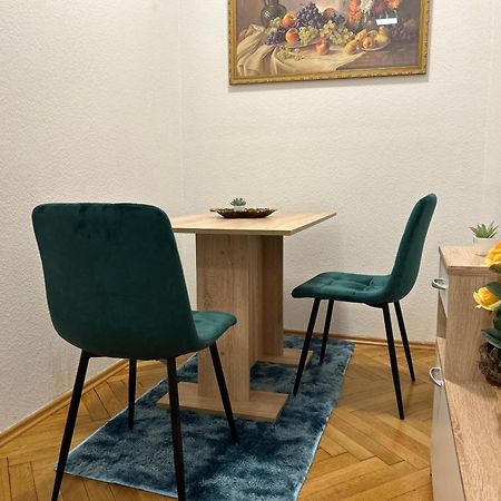 Piano Apartment In Halle Center - Netflix - Free Wifi 1 Luaran gambar