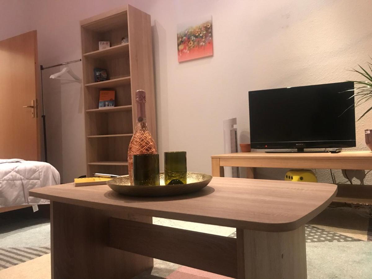 Piano Apartment In Halle Center - Netflix - Free Wifi 1 Luaran gambar